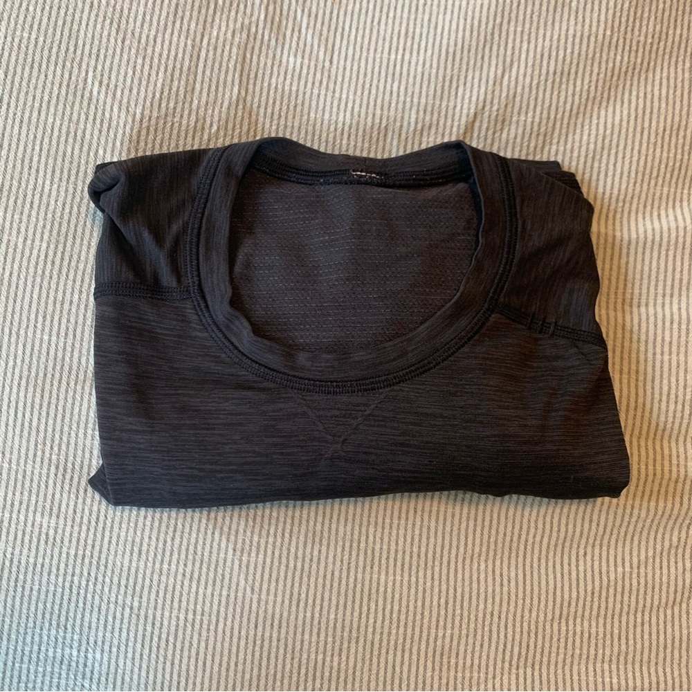 LIKE NEW Men’s Lululemon Long Sleeve size L